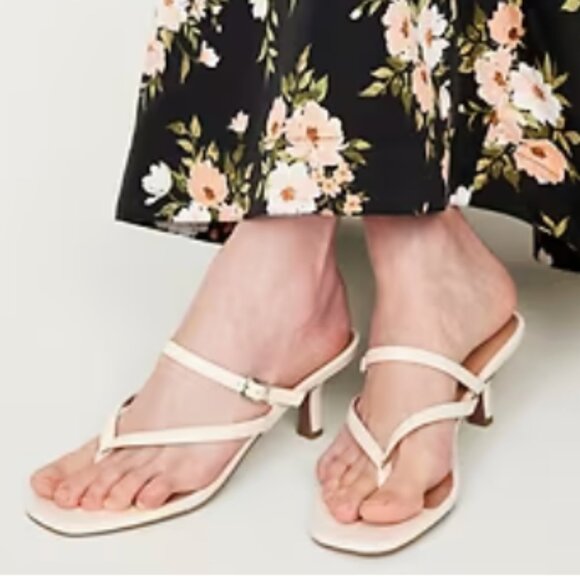 Old Navy Kitten Heel Thong Sandals in Ivory - Picture 5 of 5